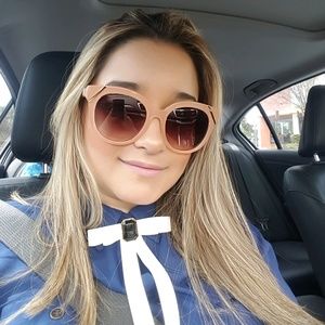 Meet your Posher, Alma